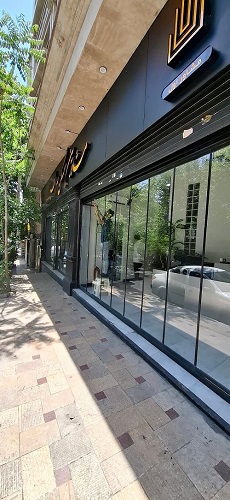 نمای بیرونی شیشه های در حال تعویض