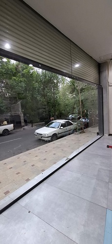 نمای نزدیک شیشه سکوریت مقاوم و شفاف